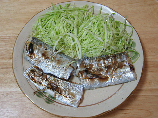 単身赴任の料理　太刀魚の塩焼き